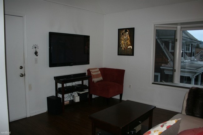 Building Photo - 141 Grove St