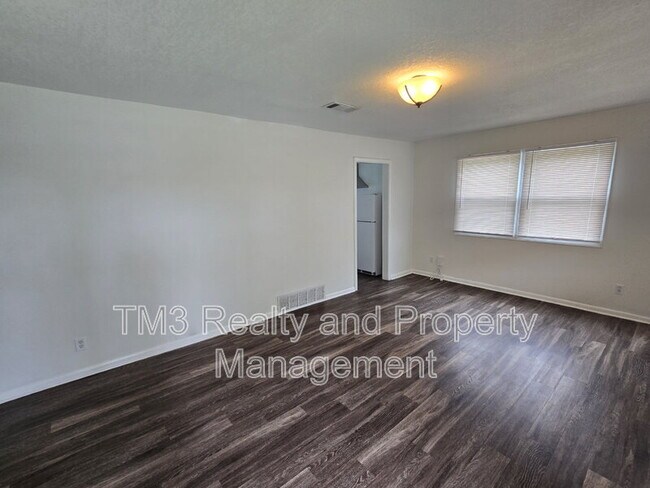 Building Photo - 811 W Sheridan St