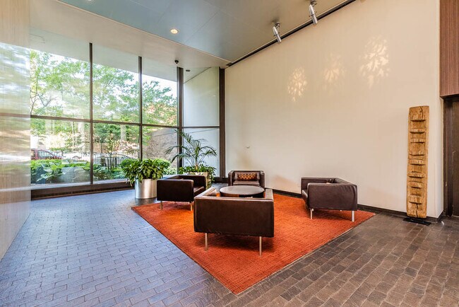 Foto del edificio - 1560 N Sandburg Terrace