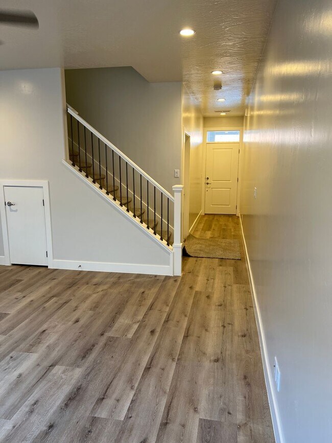 Foto del edificio - 3 Bedroom 2.5 Bathroom Townhome in Washington!