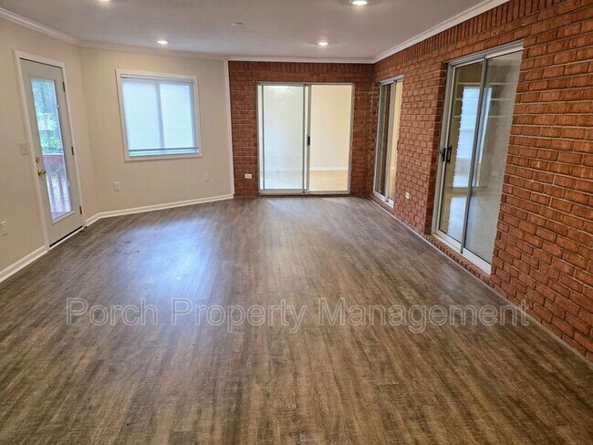 Foto del edificio - 303 Shoreline Dr