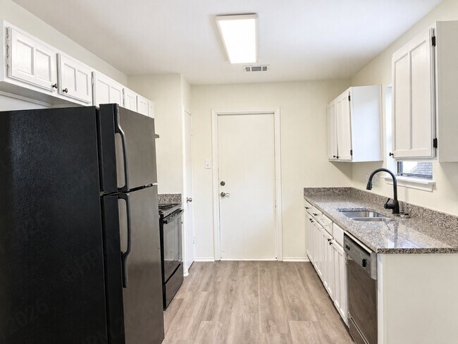 Building Photo - 5530 Sunup Dr