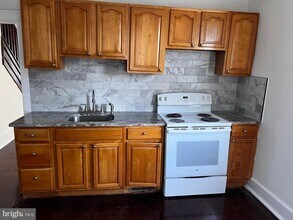Building Photo - 529 Bridgeboro St
