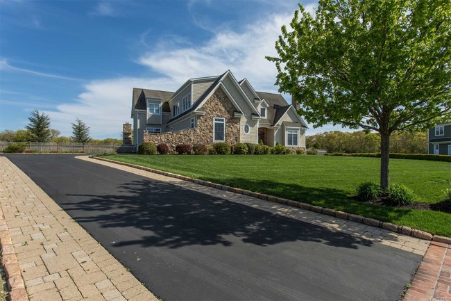 Foto del edificio - 700 Laurel Ln