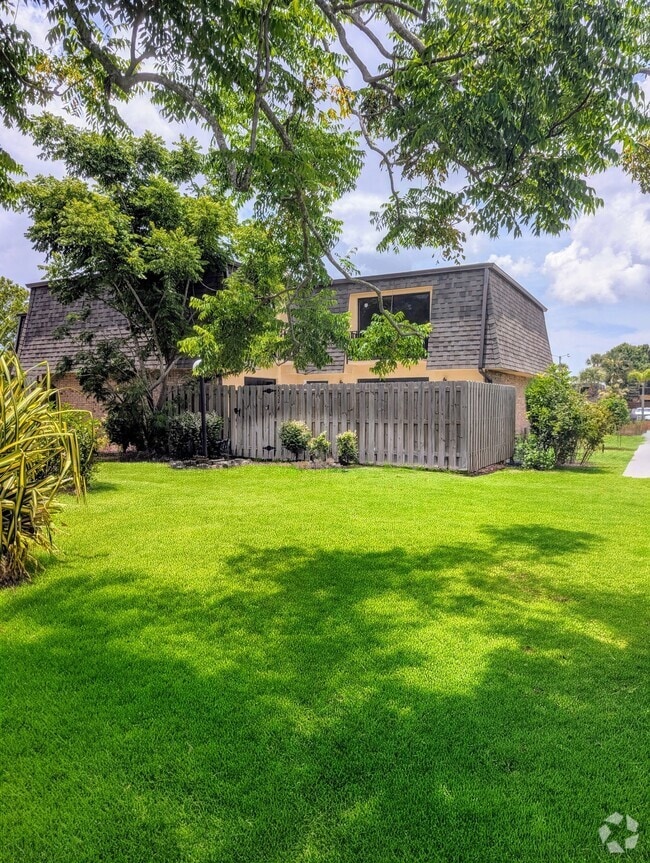Building Photo - 5572 Malt Dr