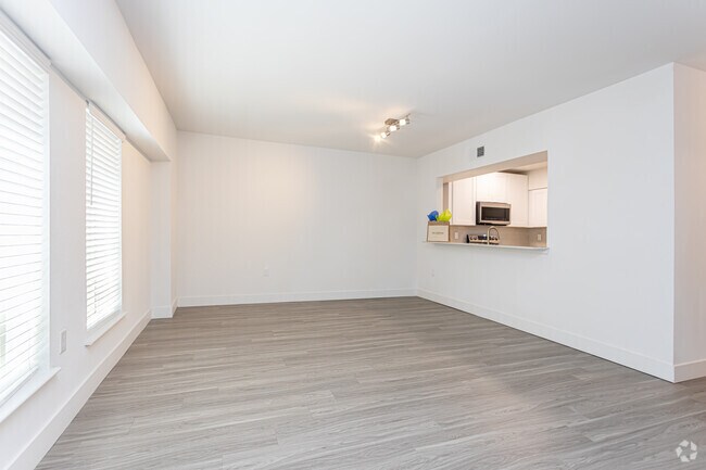 1BR, 1.5BA - 737SF - 1643 Josephine