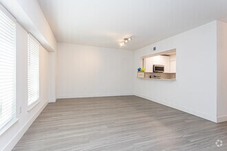 1BR, 1.5BA - 737SF - 1643 Josephine