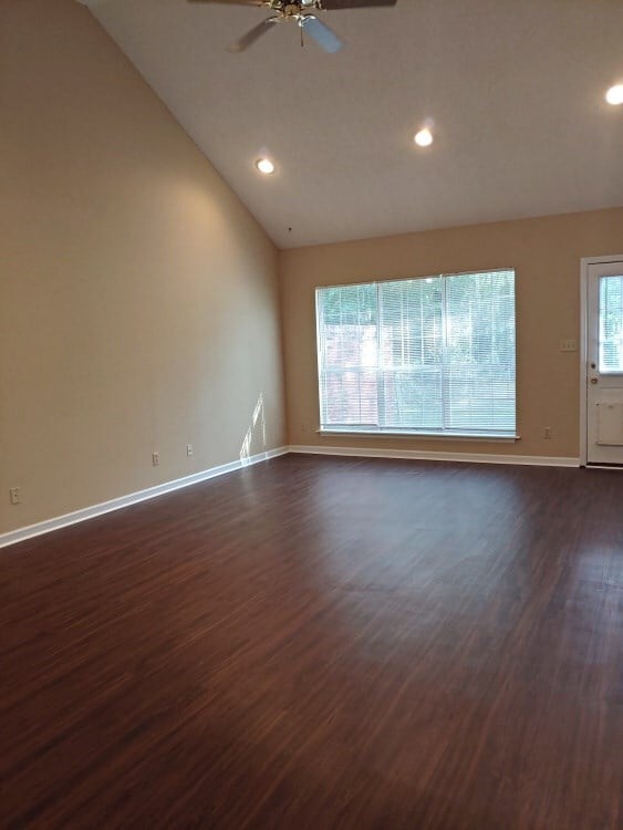 Building Photo - 2222 Bedford Ct