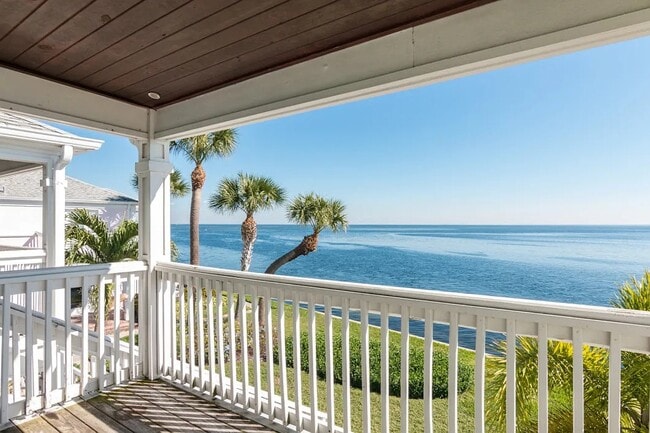 Building Photo - 4858 Coquina Key Dr SE