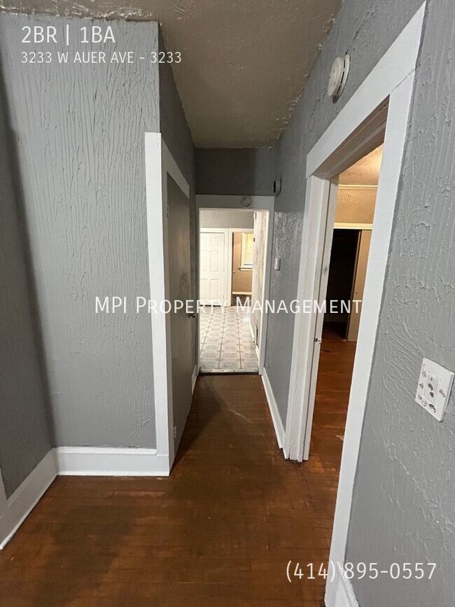Foto del edificio - 3233 W. Auer Avenue- 2 BR Lower