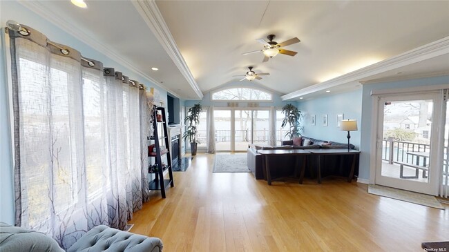Building Photo - 136 Crystal Beach Blvd