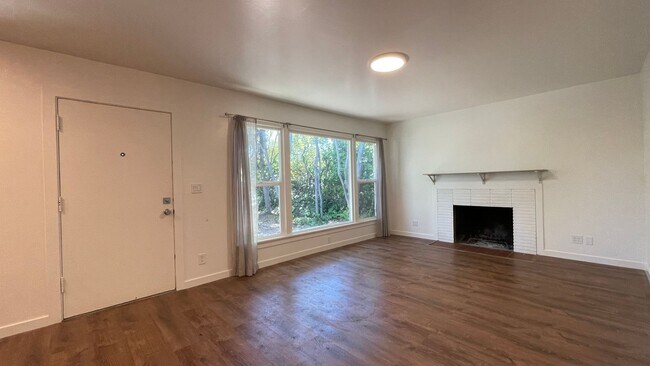 Foto del edificio - Large 6- Bedroom, 3-Bathroom home in San Luis Obispo