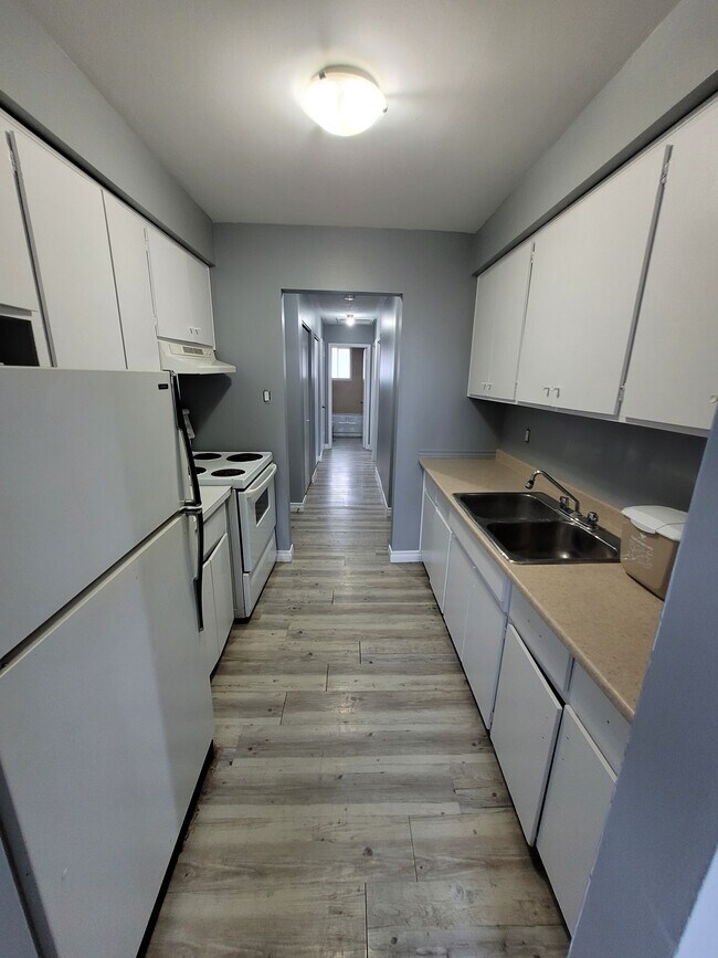 Photo du bâtiment - 595 Silverbirch Rd