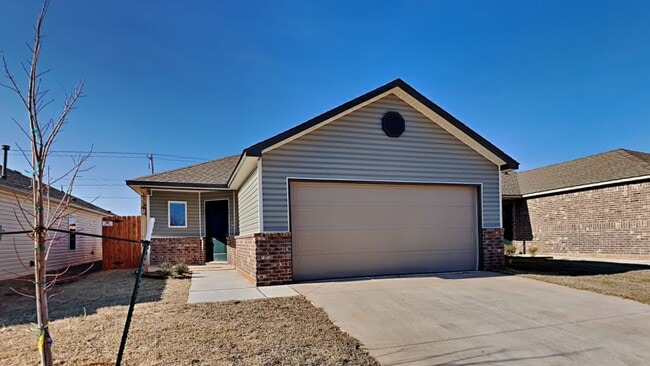 Building Photo - A Nice 4 Bed 2 Bath Home in Mustang School...