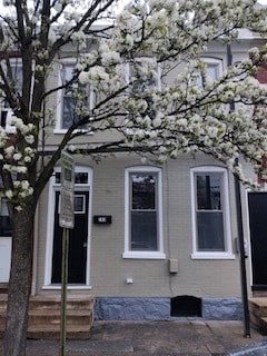 Building Photo - 165 W North St
