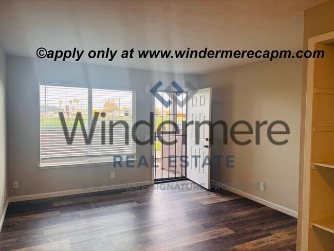 Building Photo - Modern Living at Tanglewood-Stylish First-Floor Condo!