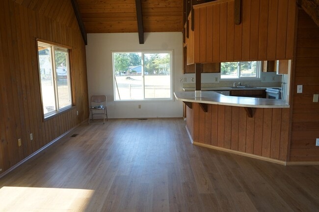 Photo - Charming Cabin Style Rental Home for Lease near Ridgefield / Battle Ground boarder - 21705 NE 50th A