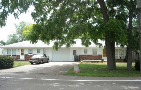 Primary Photo - 4610-4612 Bishop Ave