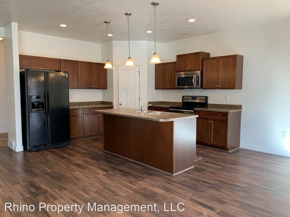 Primary Photo - 6 br, 3.5 bath House - 14795 S. Rising Sta...