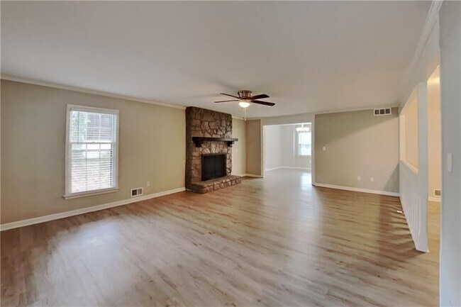 Foto del edificio - 255 St Patrick Dr SW