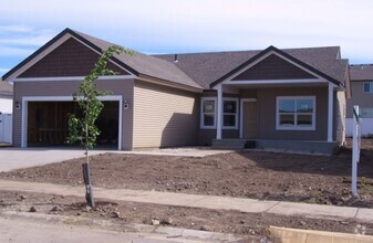 Building Photo - 12385 W Renshaw Ave
