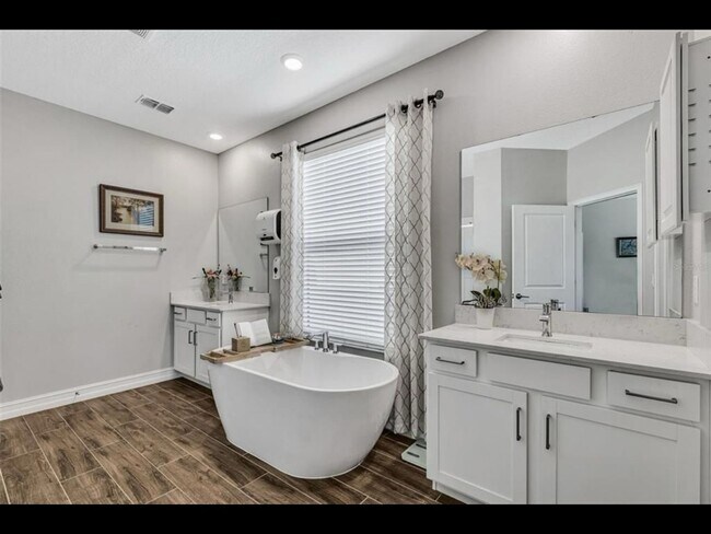 Building Photo - 4 Bedroom Single Family Home in Land O Lakes