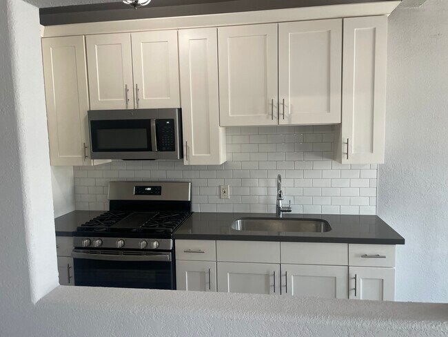 New kitchen - 1921 Whitley Ave
