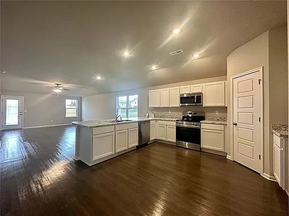 Foto del edificio - "Charming 4-Bedroom Oasis with 2 Baths & 1800 Sq Ft in Gardner, KS"