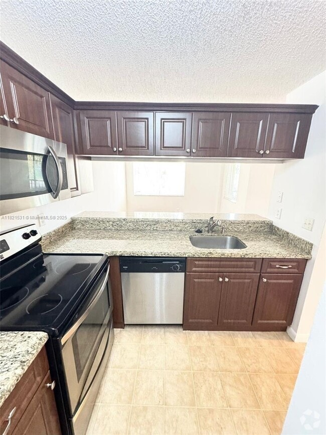 Building Photo - 16203 Glenmoor Dr