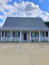 Building Photo - 136 Herschel Dr