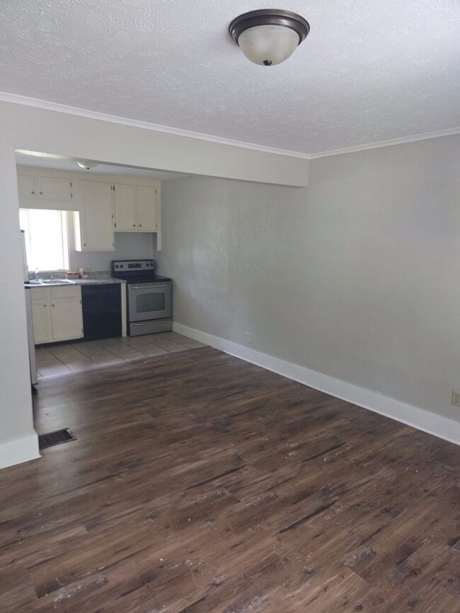 Building Photo - Spacious 4-Bedroom Home in Peoria — Dog-Friendly & Move-In Ready!