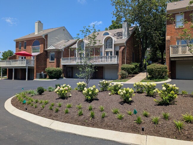 Foto del edificio - 407 Clairton Ct