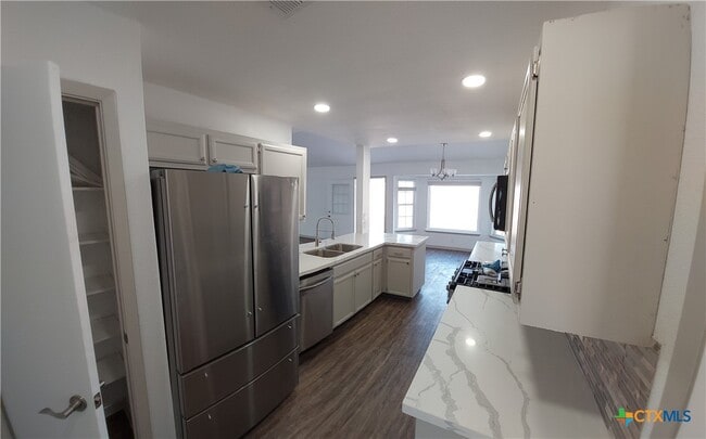 Foto del edificio - 1706 Creek Bend Cir