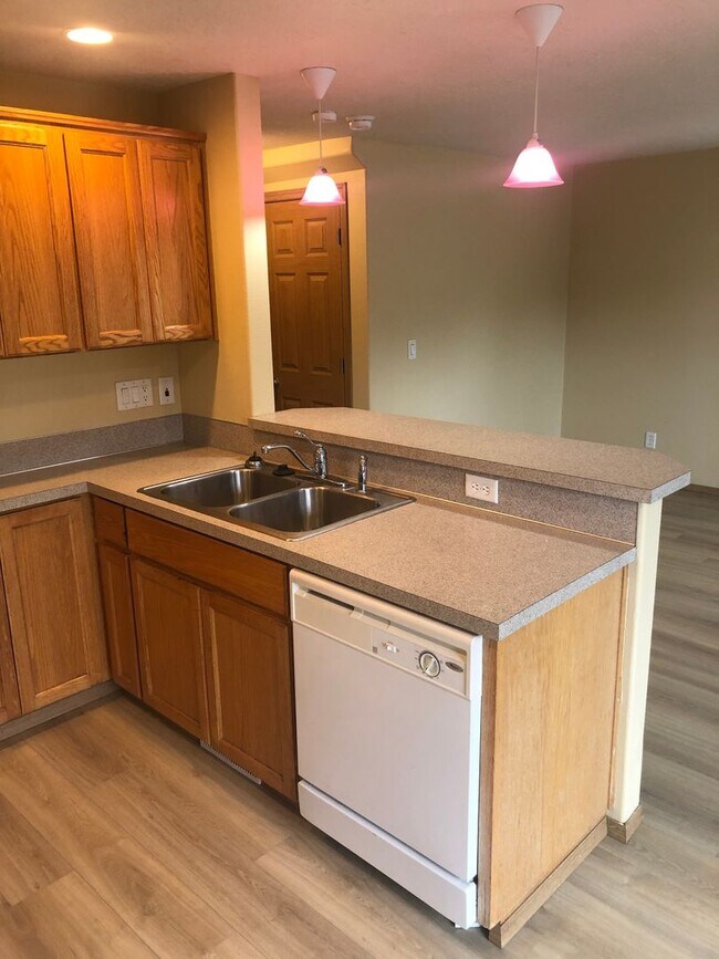 Foto del edificio - Three Bedroom Duplex in South Salem