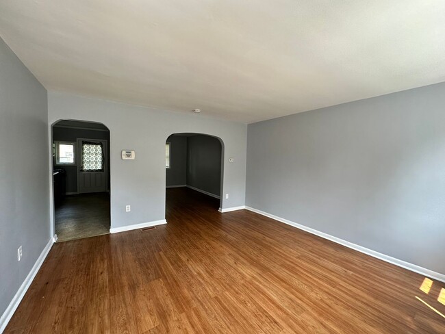 Building Photo - 4 Bedroom - Mount Royal 21217