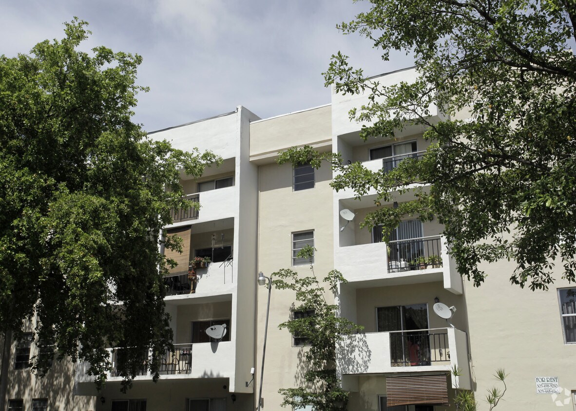 Building Photo - 2695 SW 18th St
