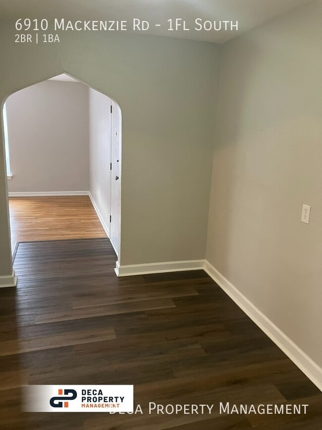 Building Photo - 2 Bedroom Apartment