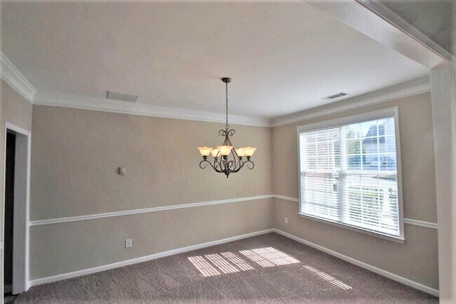 Foto del edificio - 836 Roxwood Park Ct
