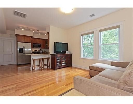 Building Photo - 161 Elm St