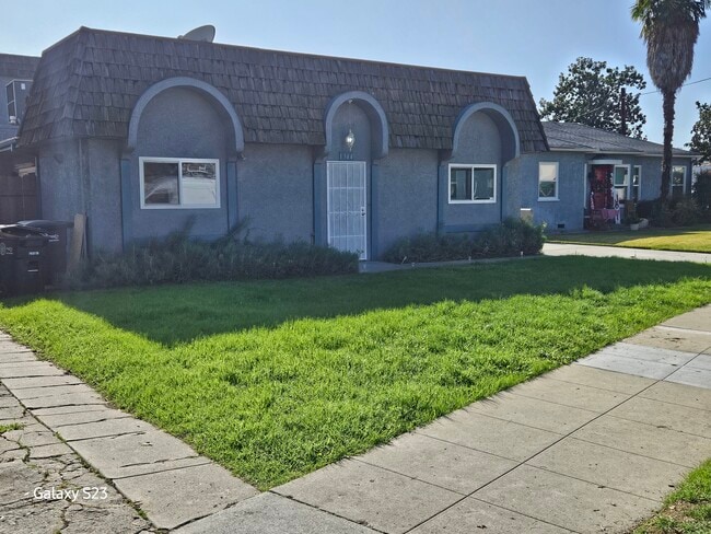 Building Photo - 1344 E Windsor Rd