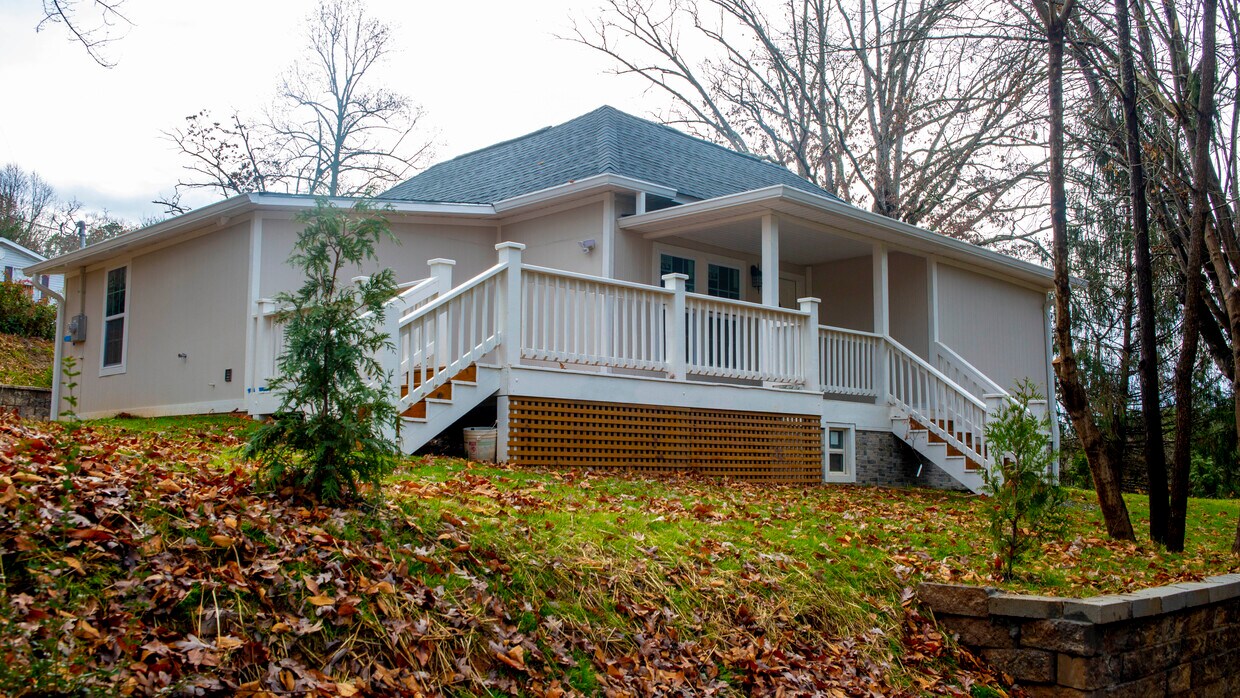 114 Annies Ridge Rd, Asheville, NC 28804 House Rental in Asheville