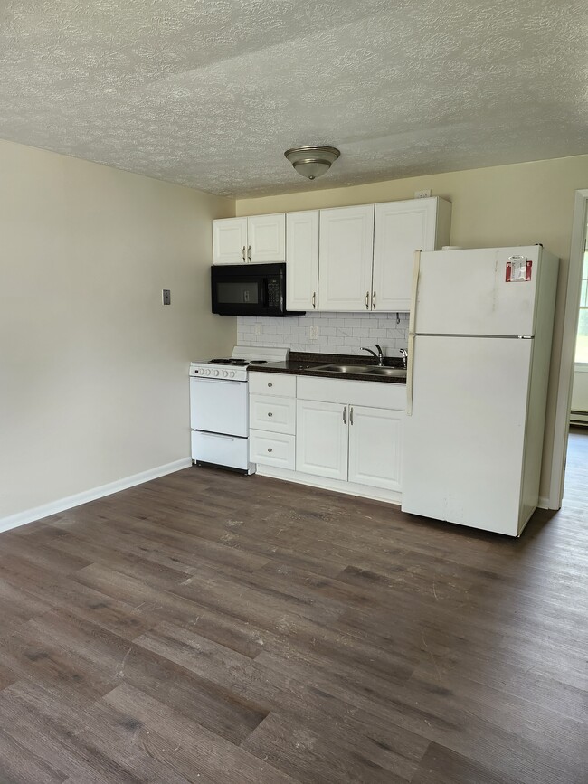 Kitchen - Jackson Ridge Independent Living