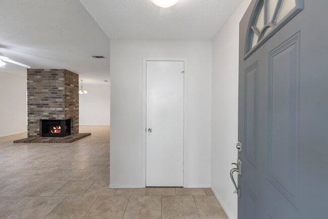 Building Photo - 18 W Stony Bridge Ct