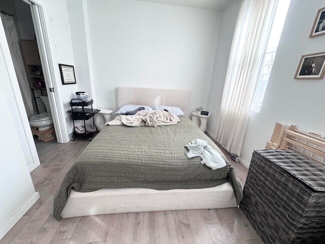 Building Photo - 156 Van Horne St