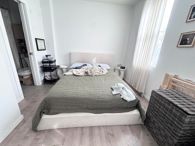 Foto del edificio - 156 Van Horne St