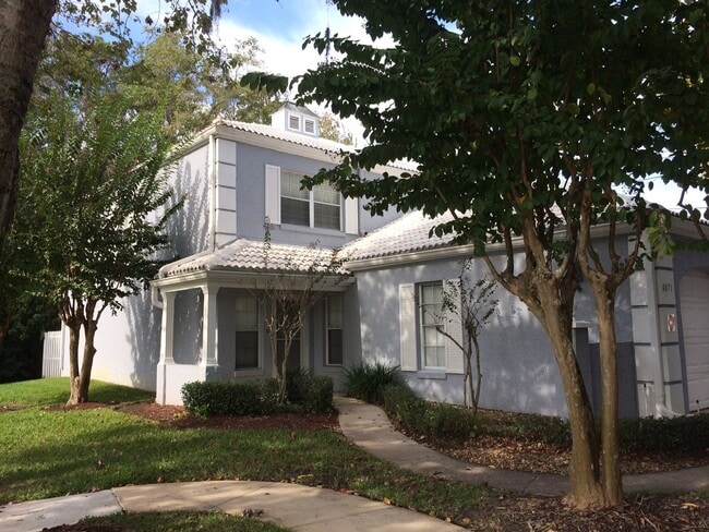 Foto del edificio - COMING AVAILALBE SOON! Beautiful 2/2 Townh...
