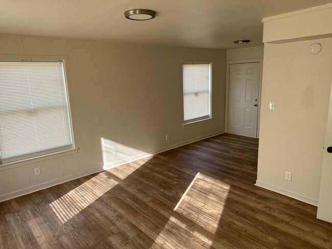 Building Photo - Bossier 2 Bed 1 Bath Townhome - Housing Ac...