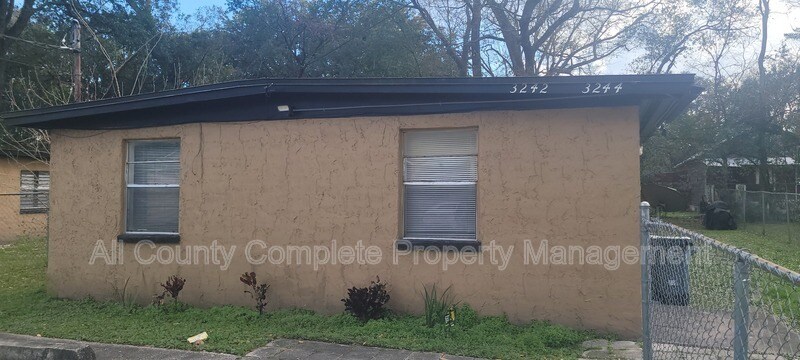 Primary Photo - 3244 Phyllis St