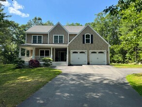Building Photo - 7 Oak Run Rd