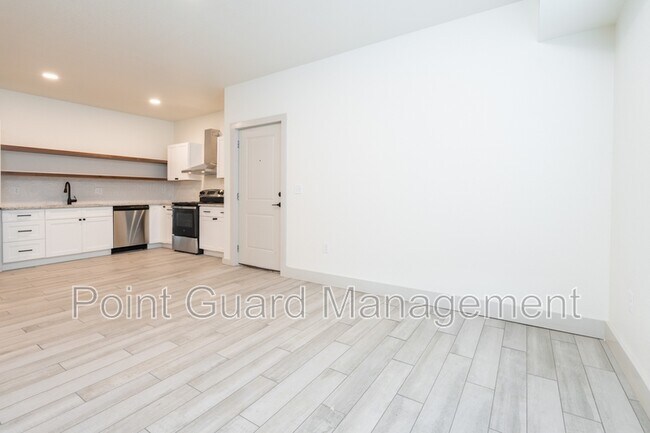 Foto del edificio - 1230 N Greenwich Rd